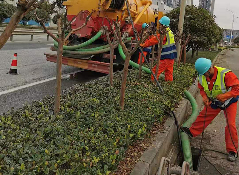 长丰镇市政管道清淤
